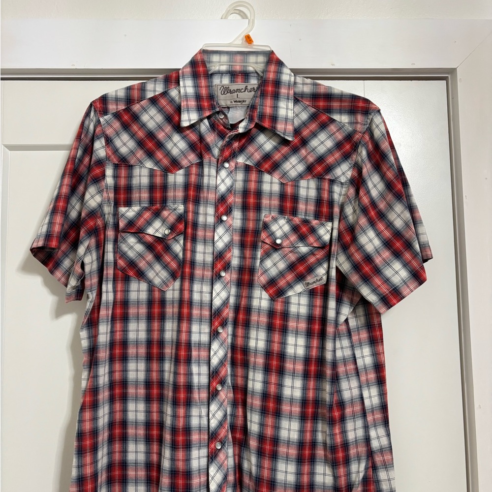 Wrangler Red and Blue Plaid Casual Button Down Shirt